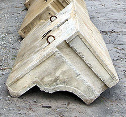 Concrete cornice blocks