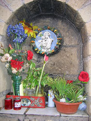 Fresh flower in niche in Italy