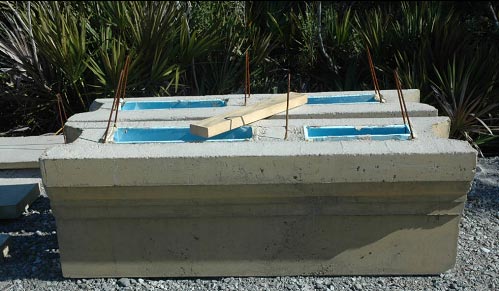 Concrete blocks that form Italian horizontal banding 