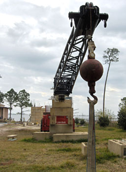 linkbelt crane boom and headache ball. 